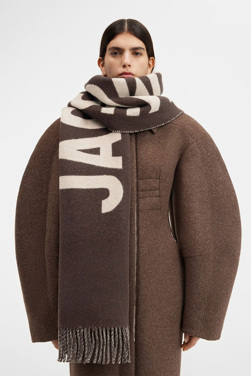 Echarpe Logo Virgin Wool Scarf in Brown - Jacquemus